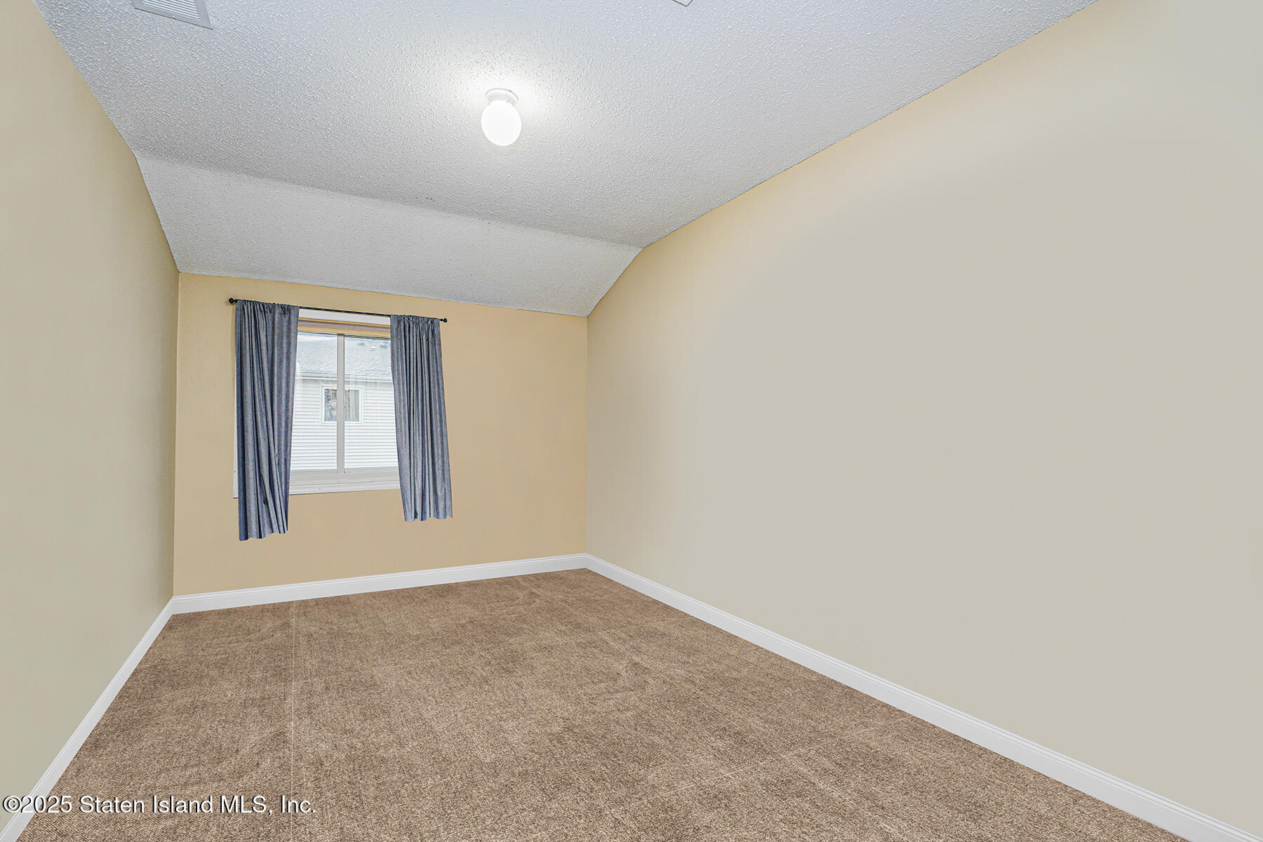 83 Ilyssa Way, Staten Island, New York image 17