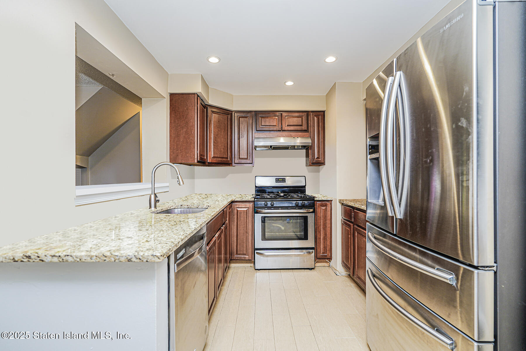 83 Ilyssa Way, Staten Island, New York image 7