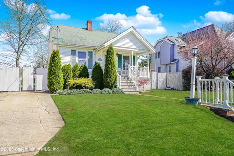 Photo of 45 Outerbridge Avenue, Staten Island, NY 10309 (MLS # 2502181)