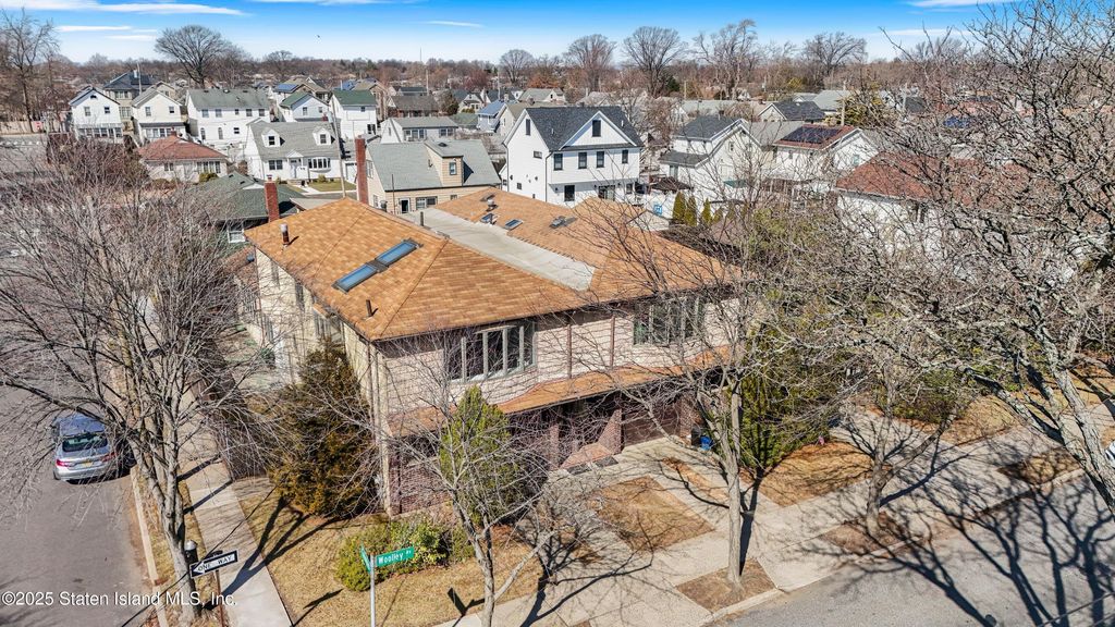 Photo of 290 Woolley Avenue, Staten Island, NY 10314 (MLS # 2504206)