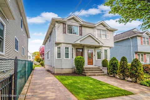 Photo of 20 Derby Court, Staten Island, NY 10302 (MLS # 2602234)