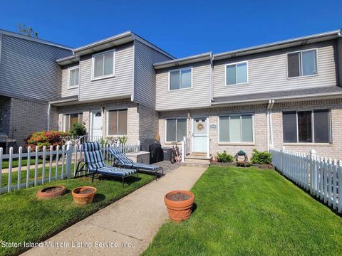 Photo of 1040 Rathbun Avenue #C, Staten Island, NY 10309 (MLS # 1161924)