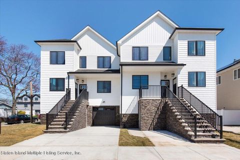 Photo of 321 Liberty Avenue, Staten Island, NY 10305 (MLS # 1161064)