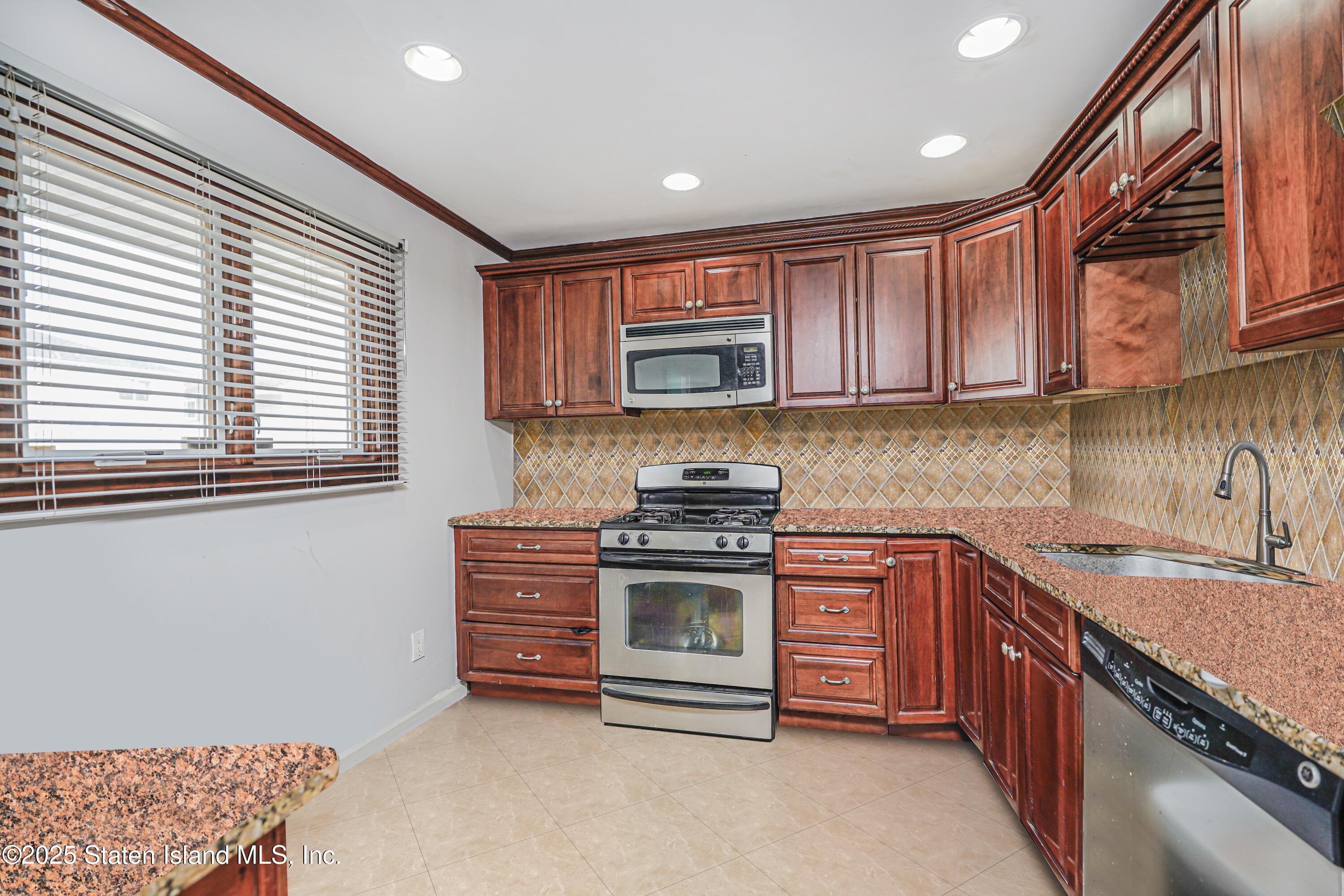 15 Oliver Place, Staten Island, New York image 6