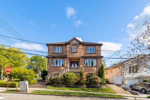 Photo of 158 Portage Avenue, Staten Island, NY 10314 (MLS # 2502972)