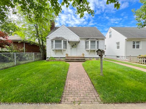 Photo of 242 Garretson Avenue, Staten Island, NY 10305 (MLS # 1161716)