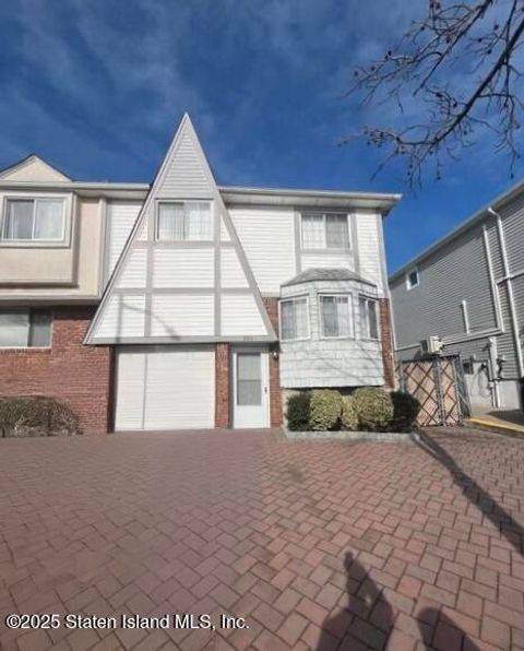 Photo of 301 Monahan Avenue, Staten Island, NY 10314 (MLS # 2506766)