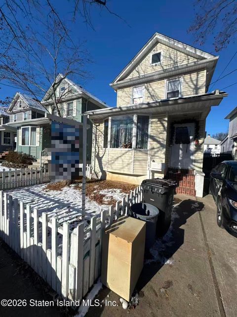 Photo of 182 Lexington Avenue, Staten Island, NY 10302 (MLS # 2600428)