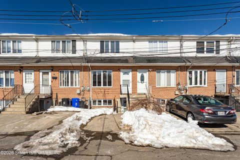 Photo of 21 Spirit Lane, Staten Island, NY 10303 (MLS # 2601190)