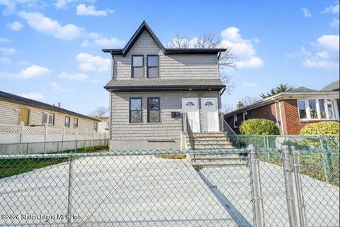 Photo of 170 Maple Parkway, Staten Island, NY 10303 (MLS # 2600342)