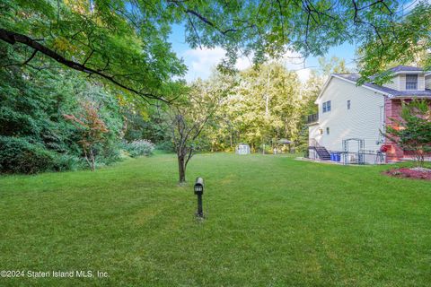 Photo of 171 Androvette Avenue, Staten Island, NY 10312 (MLS # 2405123)