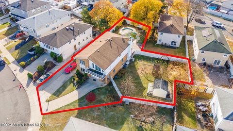 Photo of 58 Carpenter Avenue, Staten Island, NY 10314 (MLS # 2406623)