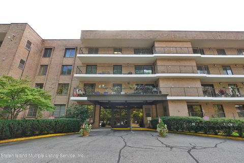 Photo of 3465 Amboy Road #4j, Staten Island, NY 10306 (MLS # 1165012)