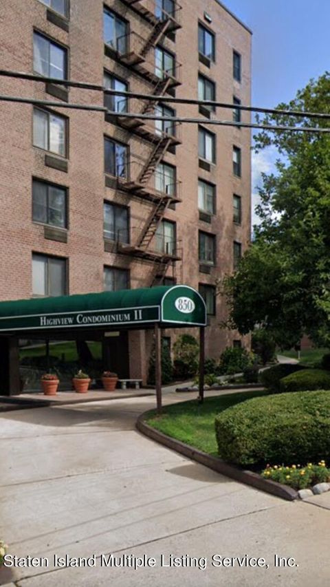 Photo of 850 Howard Avenue #L-F, Staten Island, NY 10301 (MLS # 1159335)