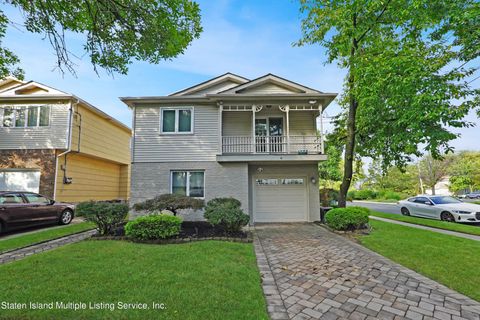 Photo of 4 Vernon Avenue, Staten Island, NY 10309 (MLS # 1164261)