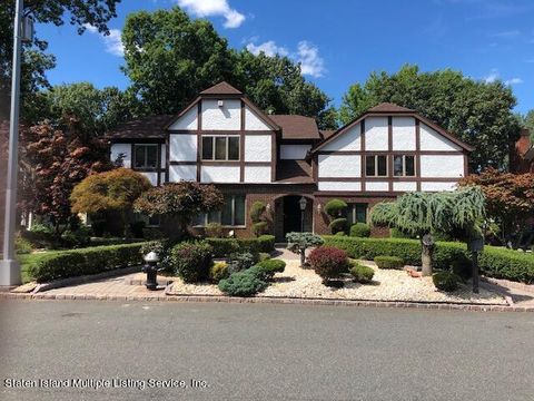 Photo of 283 Boscombe Avenue, Staten Island, NY 10309 (MLS # 1156685)