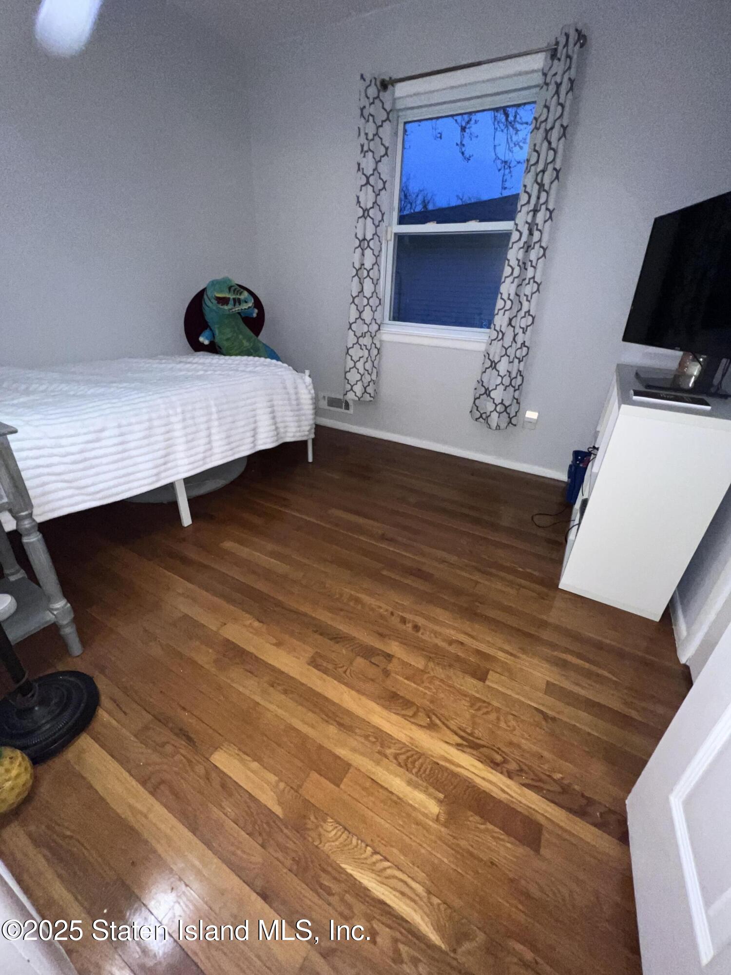 Staten Island, New York 10306, United States, 3 Bedrooms Bedrooms, ,2 BathroomsBathrooms,Residential,Pending,10797