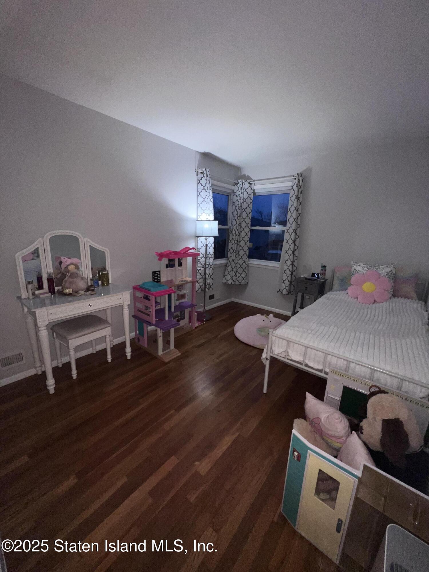 Staten Island, New York 10306, United States, 3 Bedrooms Bedrooms, ,2 BathroomsBathrooms,Residential,Pending,10797