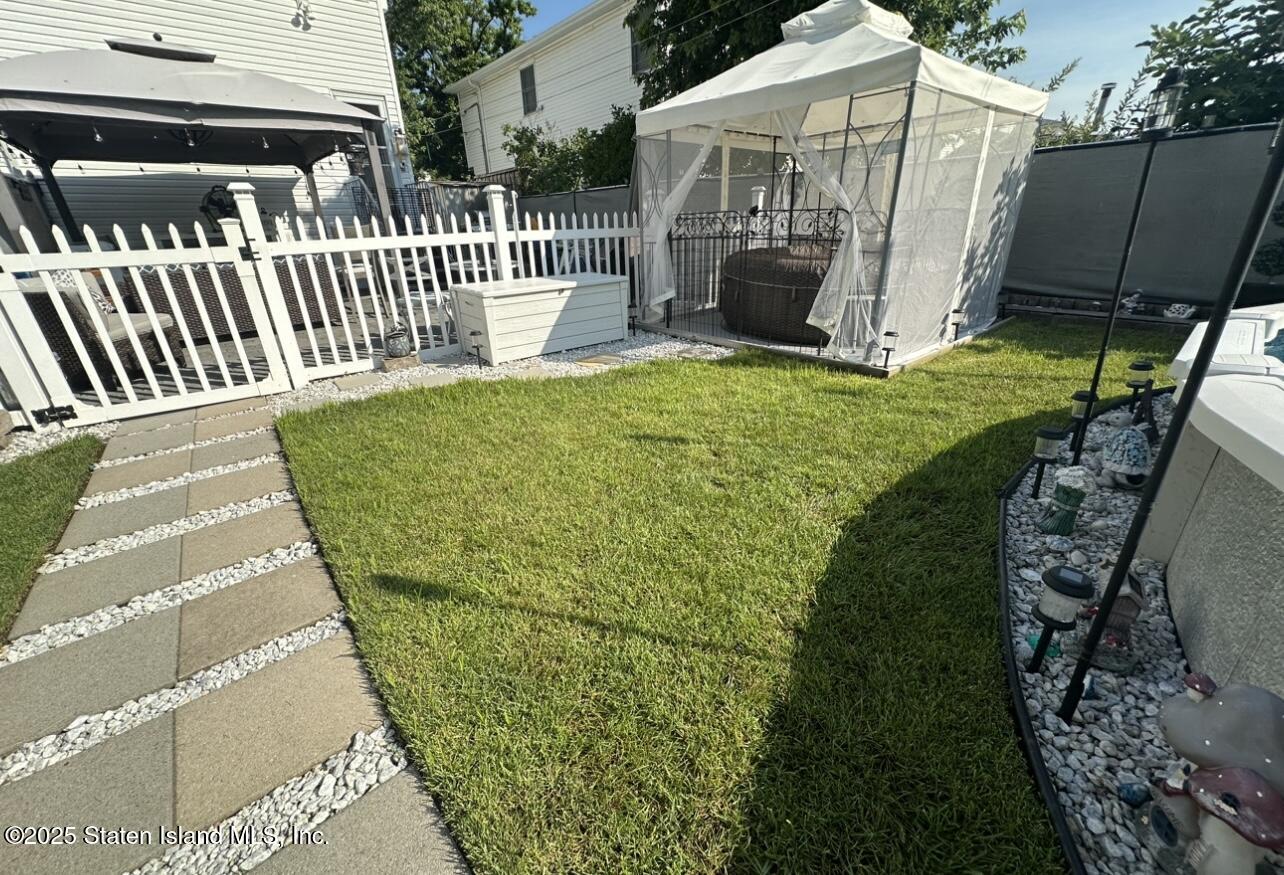 Staten Island, New York 10306, United States, 3 Bedrooms Bedrooms, ,2 BathroomsBathrooms,Residential,Pending,10797