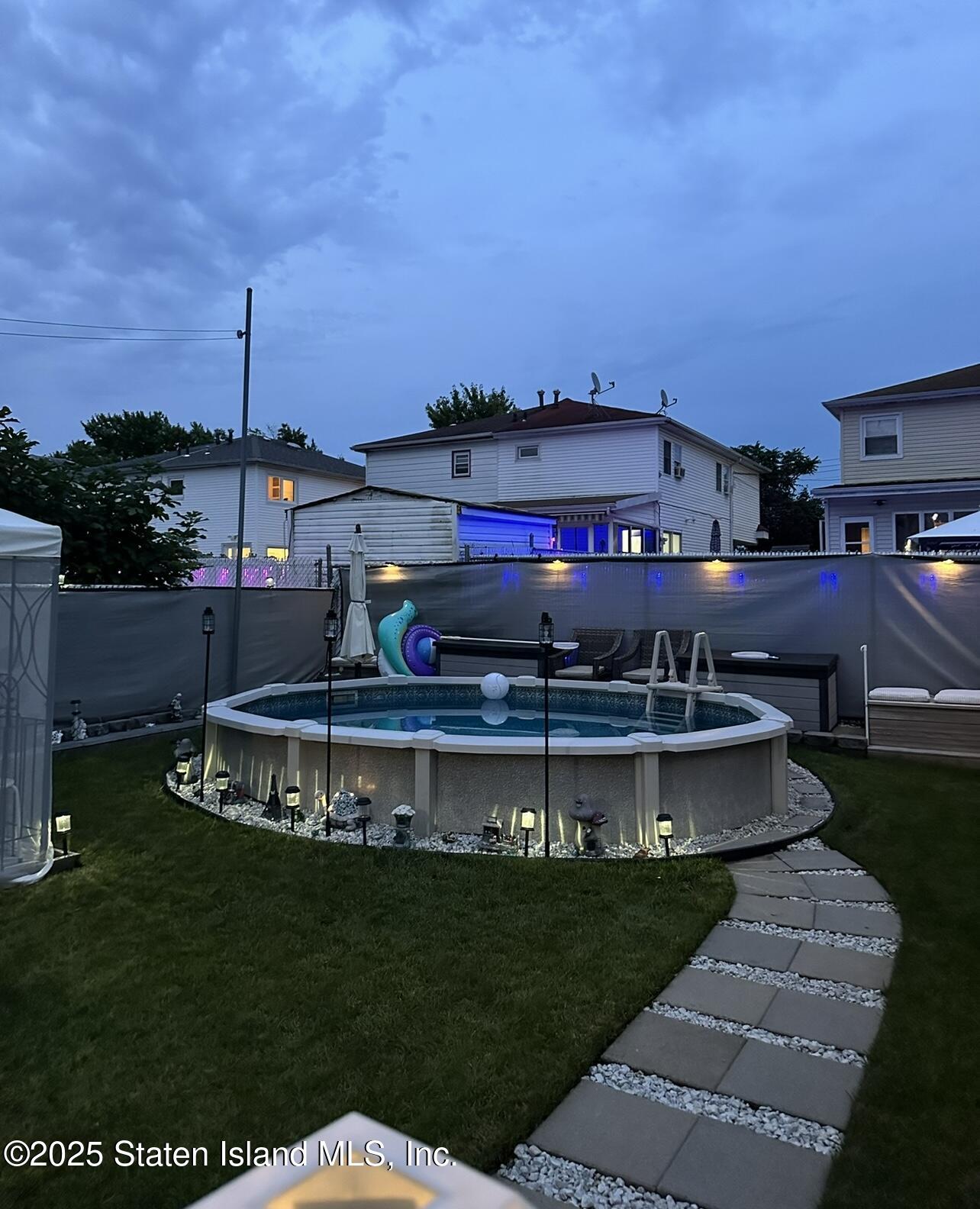 Staten Island, New York 10306, United States, 3 Bedrooms Bedrooms, ,2 BathroomsBathrooms,Residential,Pending,10797