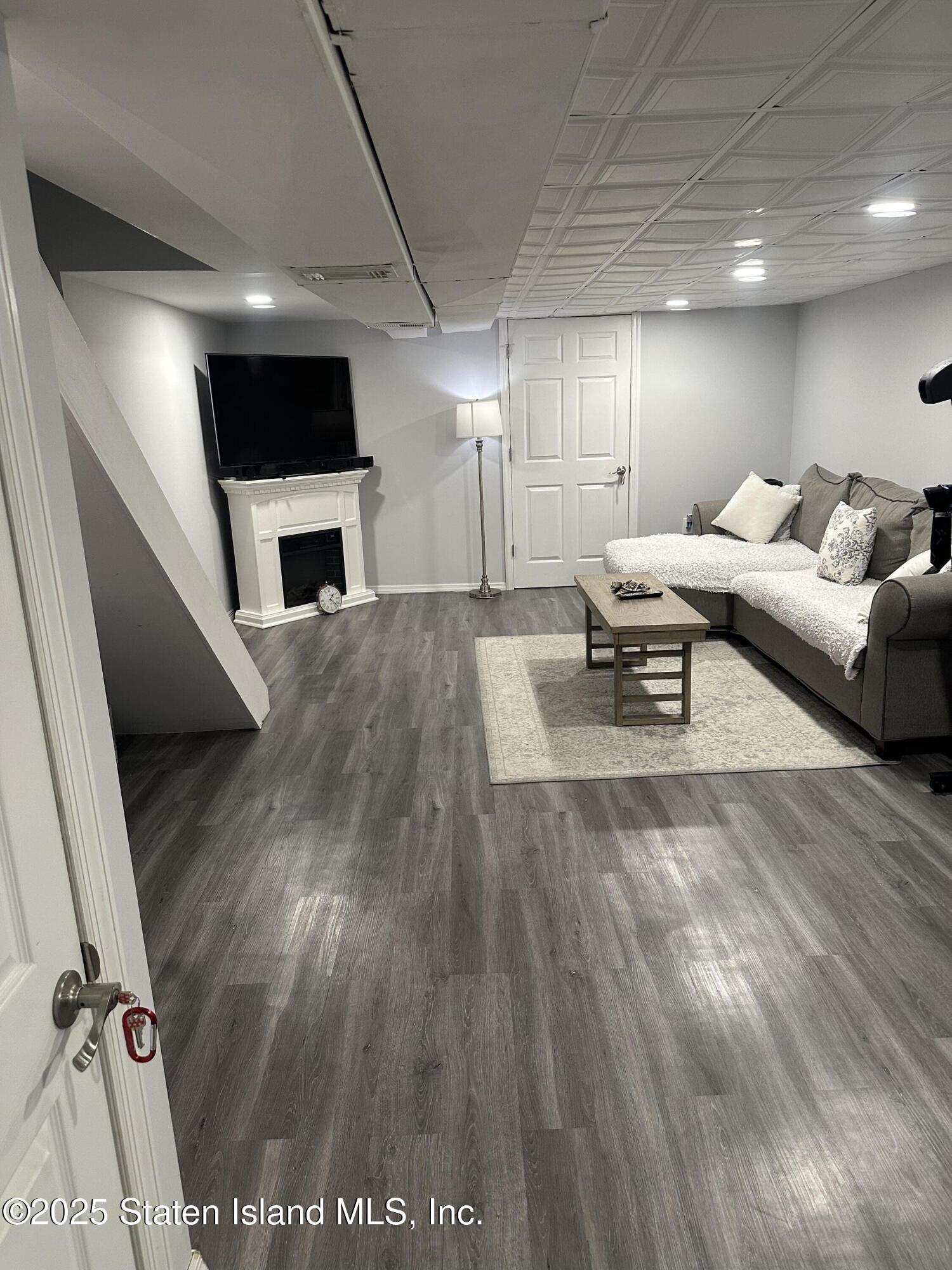 Staten Island, New York 10306, United States, 3 Bedrooms Bedrooms, ,2 BathroomsBathrooms,Residential,Pending,10797