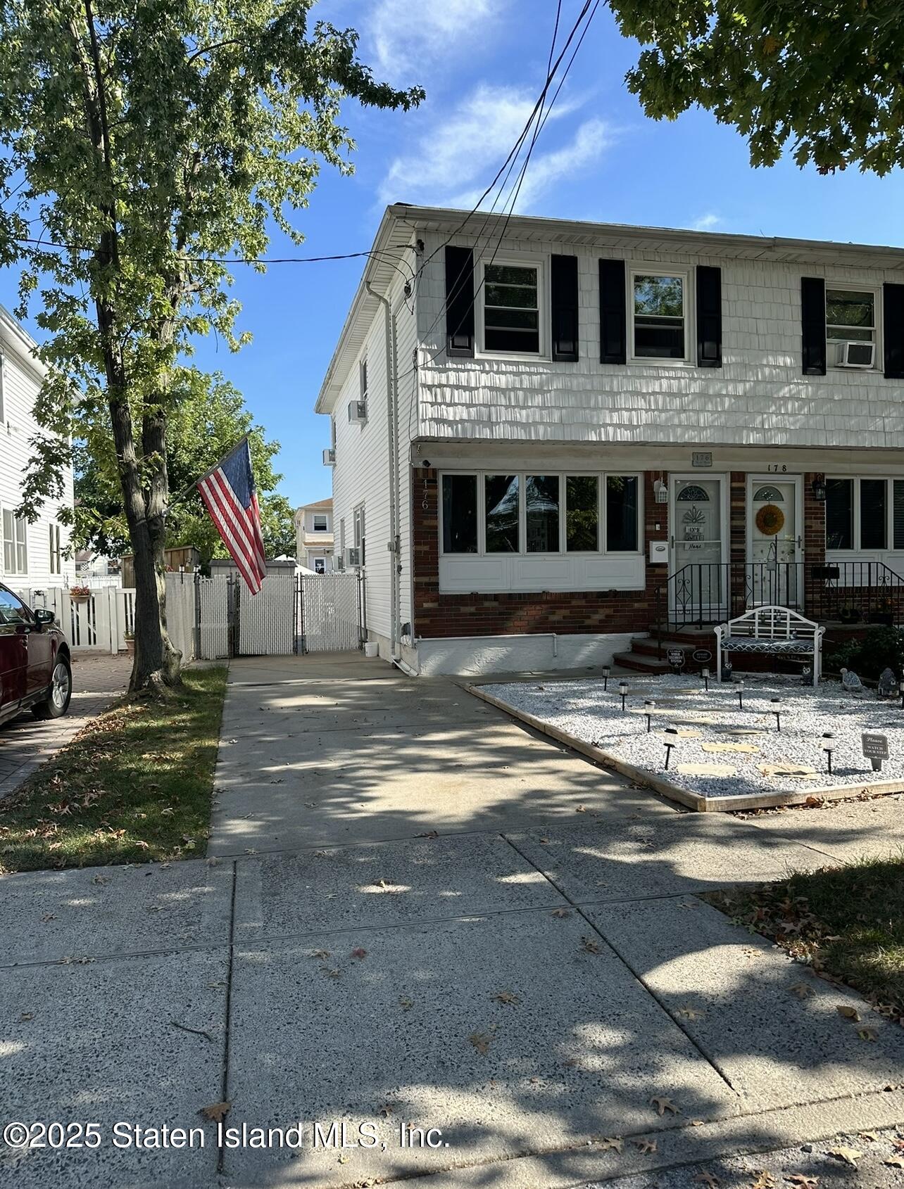 Staten Island, New York 10306, United States, 3 Bedrooms Bedrooms, ,2 BathroomsBathrooms,Residential,Pending,10797