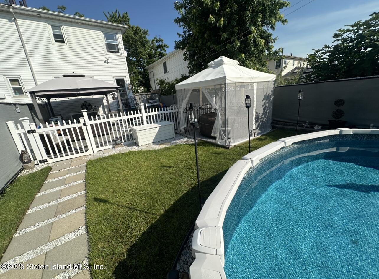 Staten Island, New York 10306, United States, 3 Bedrooms Bedrooms, ,2 BathroomsBathrooms,Residential,Pending,10797