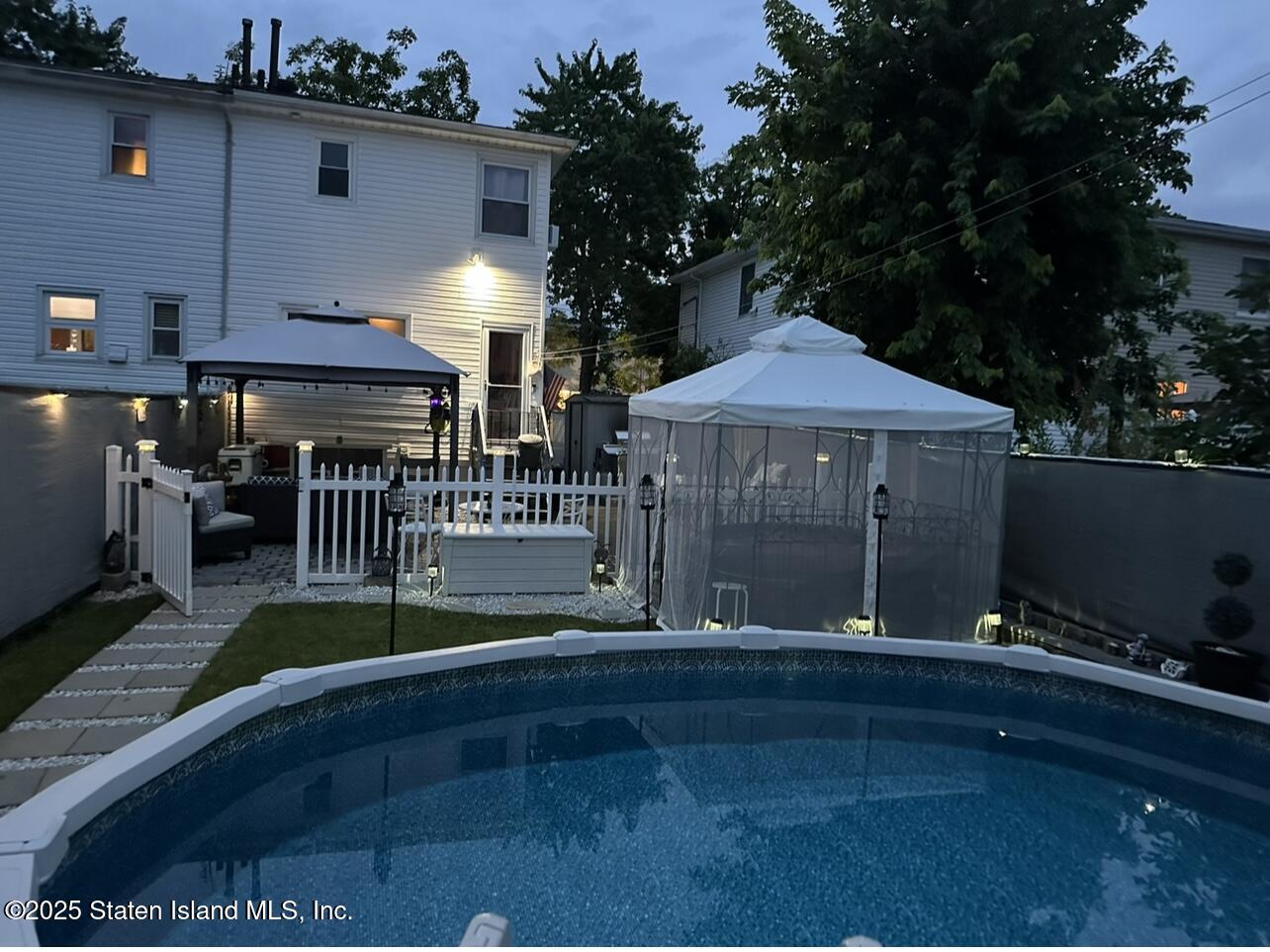 Staten Island, New York 10306, United States, 3 Bedrooms Bedrooms, ,2 BathroomsBathrooms,Residential,Pending,10797