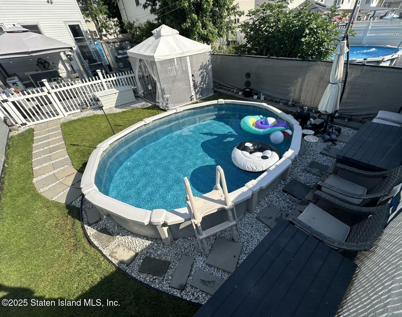 Staten Island, New York 10306, United States, 3 Bedrooms Bedrooms, ,2 BathroomsBathrooms,Residential,Pending,10797