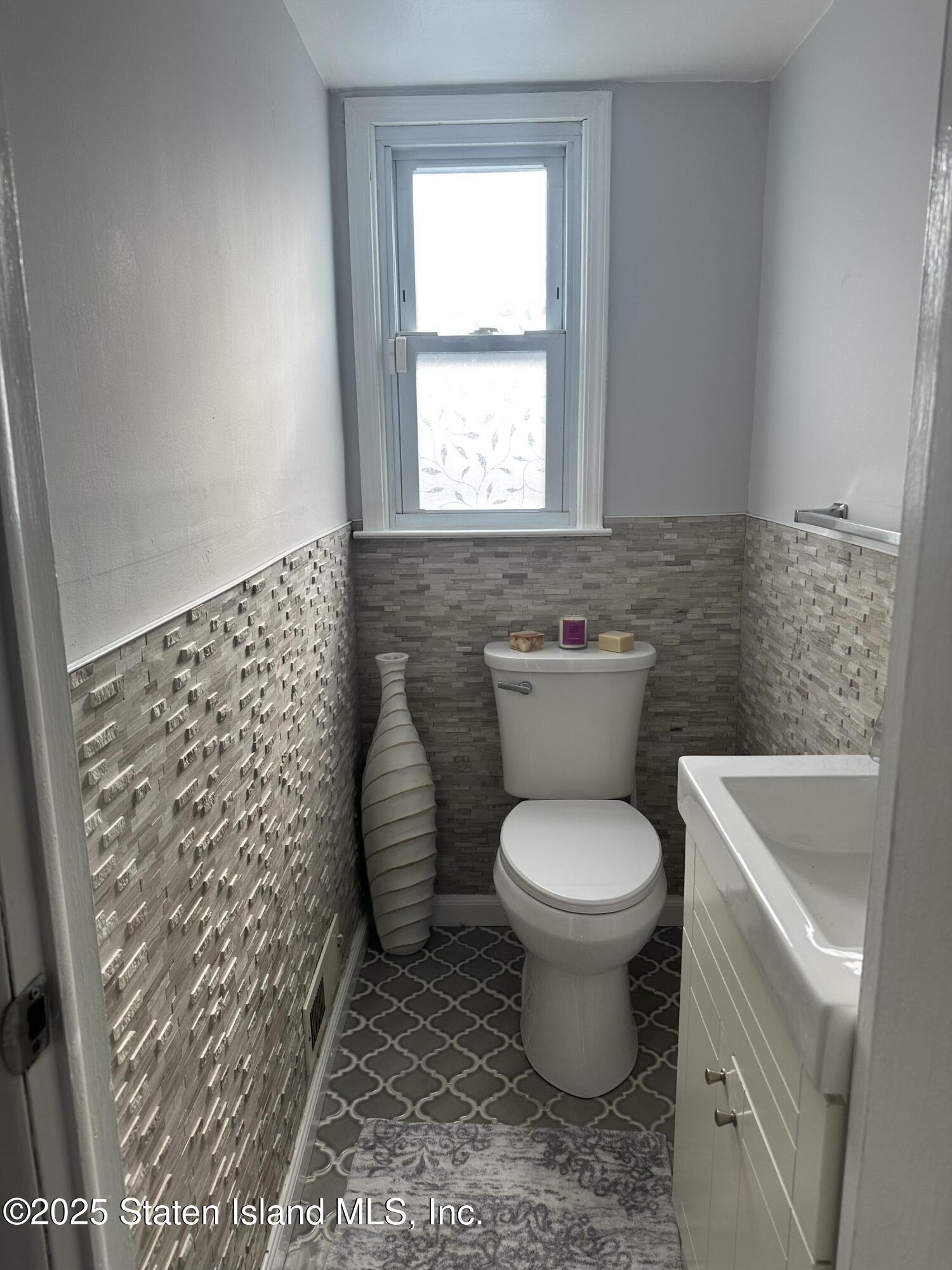 Staten Island, New York 10306, United States, 3 Bedrooms Bedrooms, ,2 BathroomsBathrooms,Residential,Pending,10797