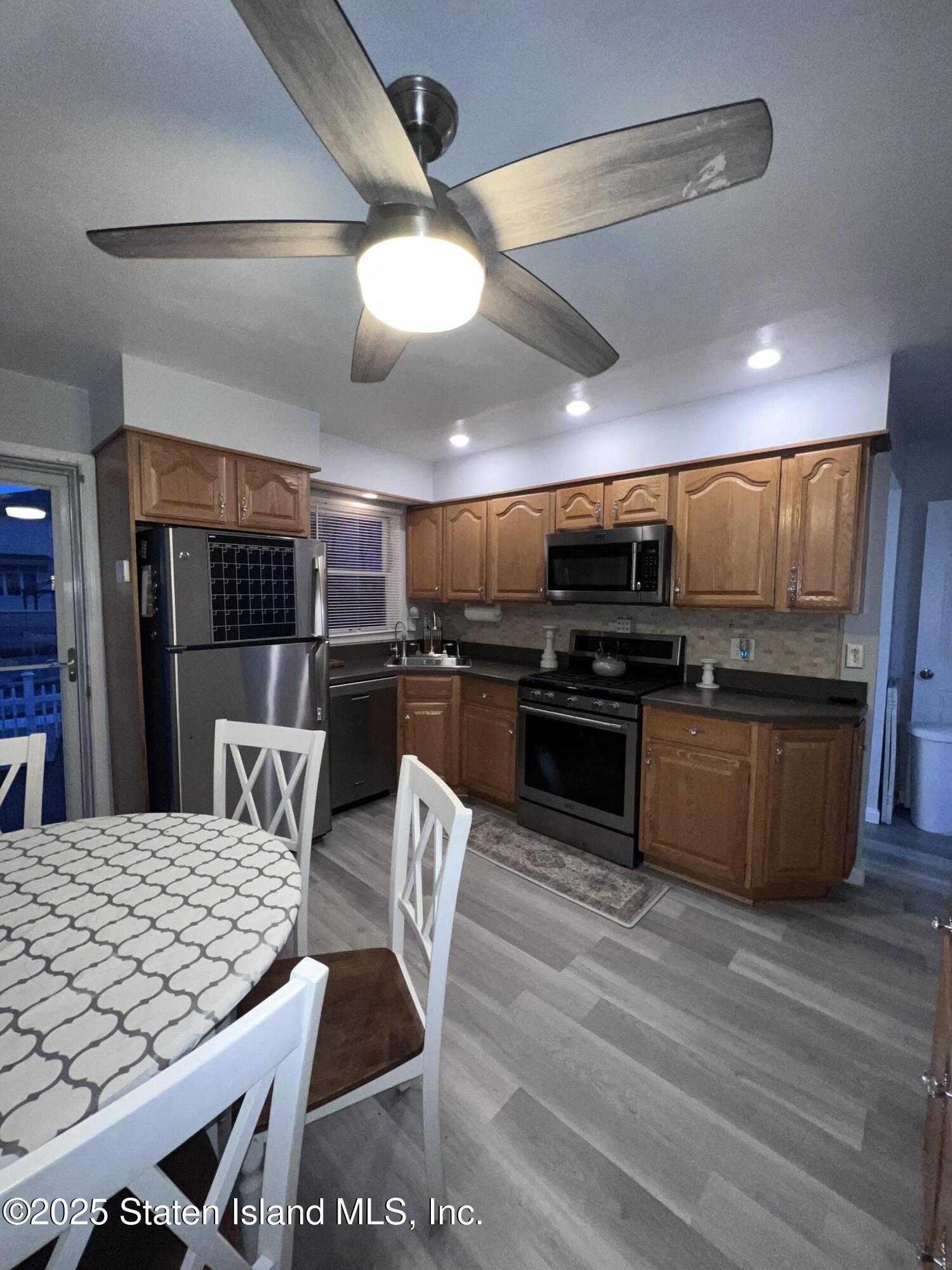 Staten Island, New York 10306, United States, 3 Bedrooms Bedrooms, ,2 BathroomsBathrooms,Residential,Pending,10797