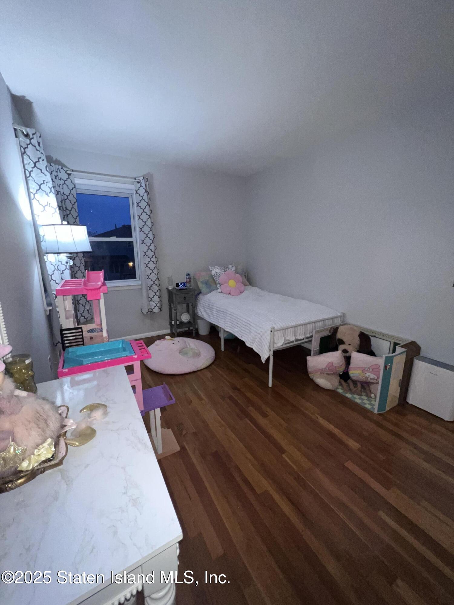 Staten Island, New York 10306, United States, 3 Bedrooms Bedrooms, ,2 BathroomsBathrooms,Residential,Pending,10797