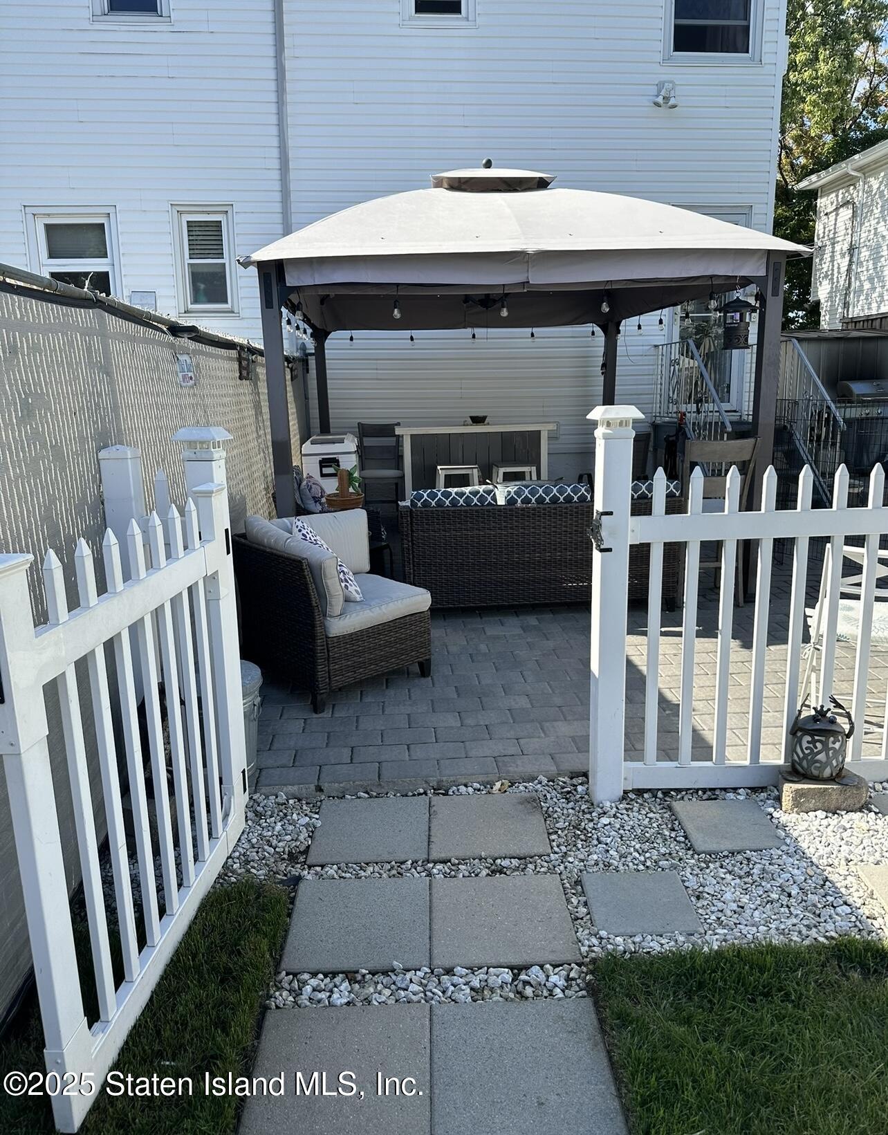 Staten Island, New York 10306, United States, 3 Bedrooms Bedrooms, ,2 BathroomsBathrooms,Residential,Pending,10797