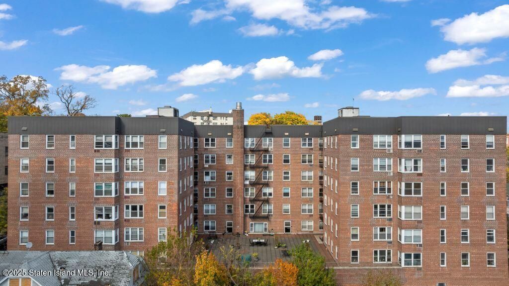 Photo of 50 Fort Place #B4b, Staten Island, NY 10301 (MLS # 2506418)