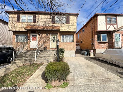 Photo of 979 Rensselaer Avenue, Staten Island, NY 10309 (MLS # 1160622)