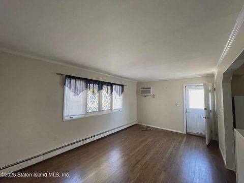 Photo of 157 Marisa Circle, Staten Island, NY 10309 (MLS # 2506576)
