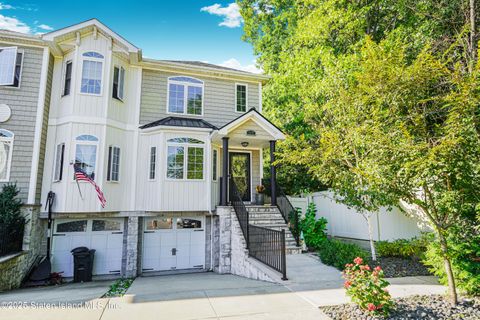 Photo of 119 Berkshire Lane, Staten Island, NY 10309 (MLS # 2504976)