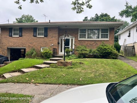 Photo of 22 Scranton Street, Staten Island, NY 10304 (MLS # 2505870)