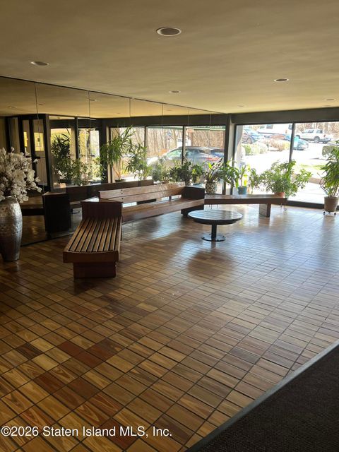 Photo of 850 Howard Avenue #5b, Staten Island, NY 10301 (MLS # 2600316)