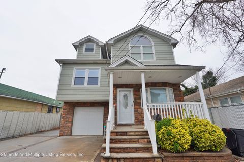 Photo of 35 Center Place, Staten Island, NY 10306 (MLS # 1165970)