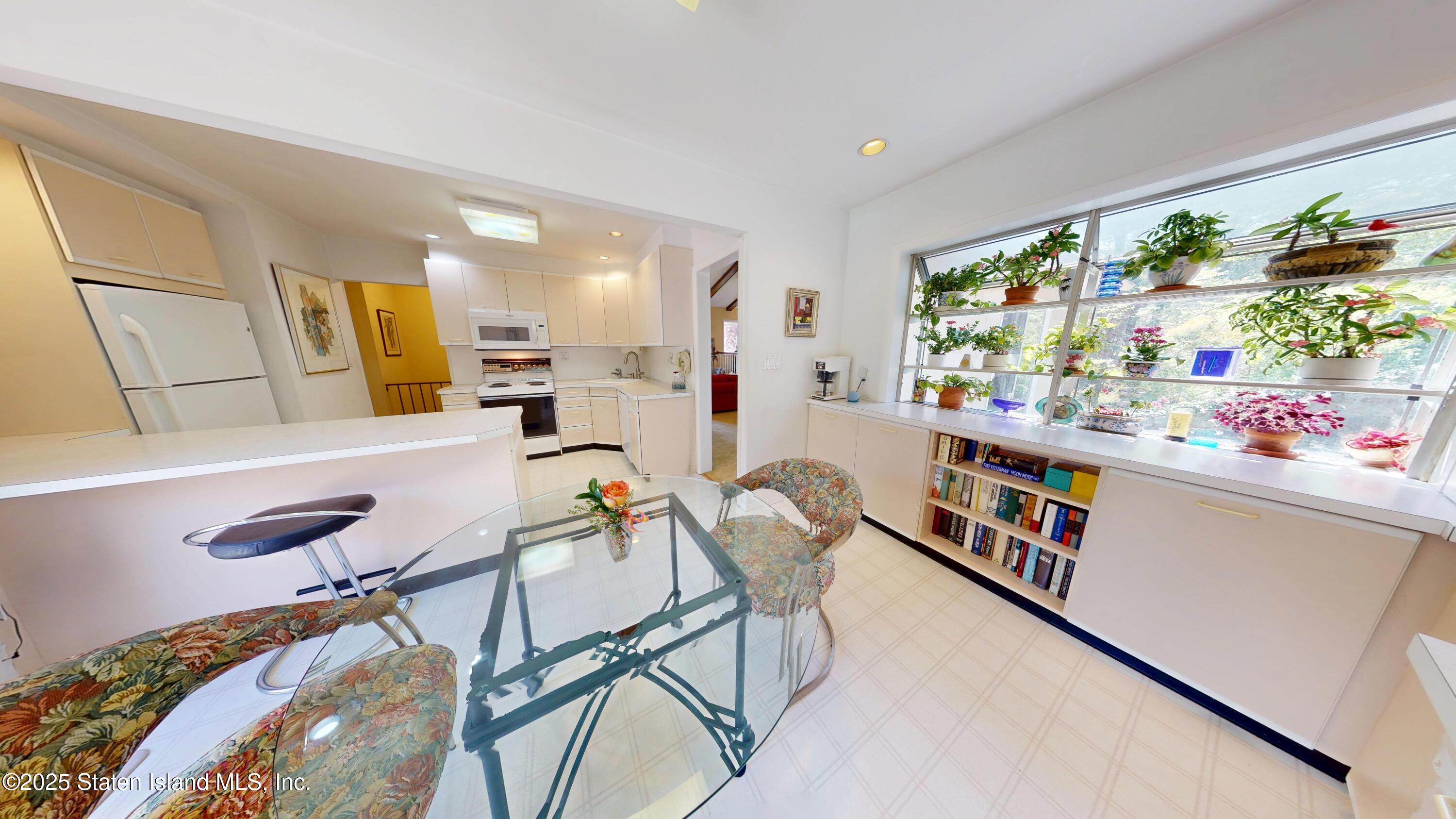 99 Signal Hill Road, Staten Island, New York image 15
