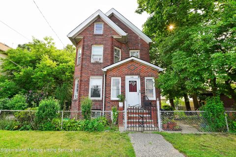 Photo of 146 Lily Pond Avenue, Staten Island, NY 10305 (MLS # 1163666)