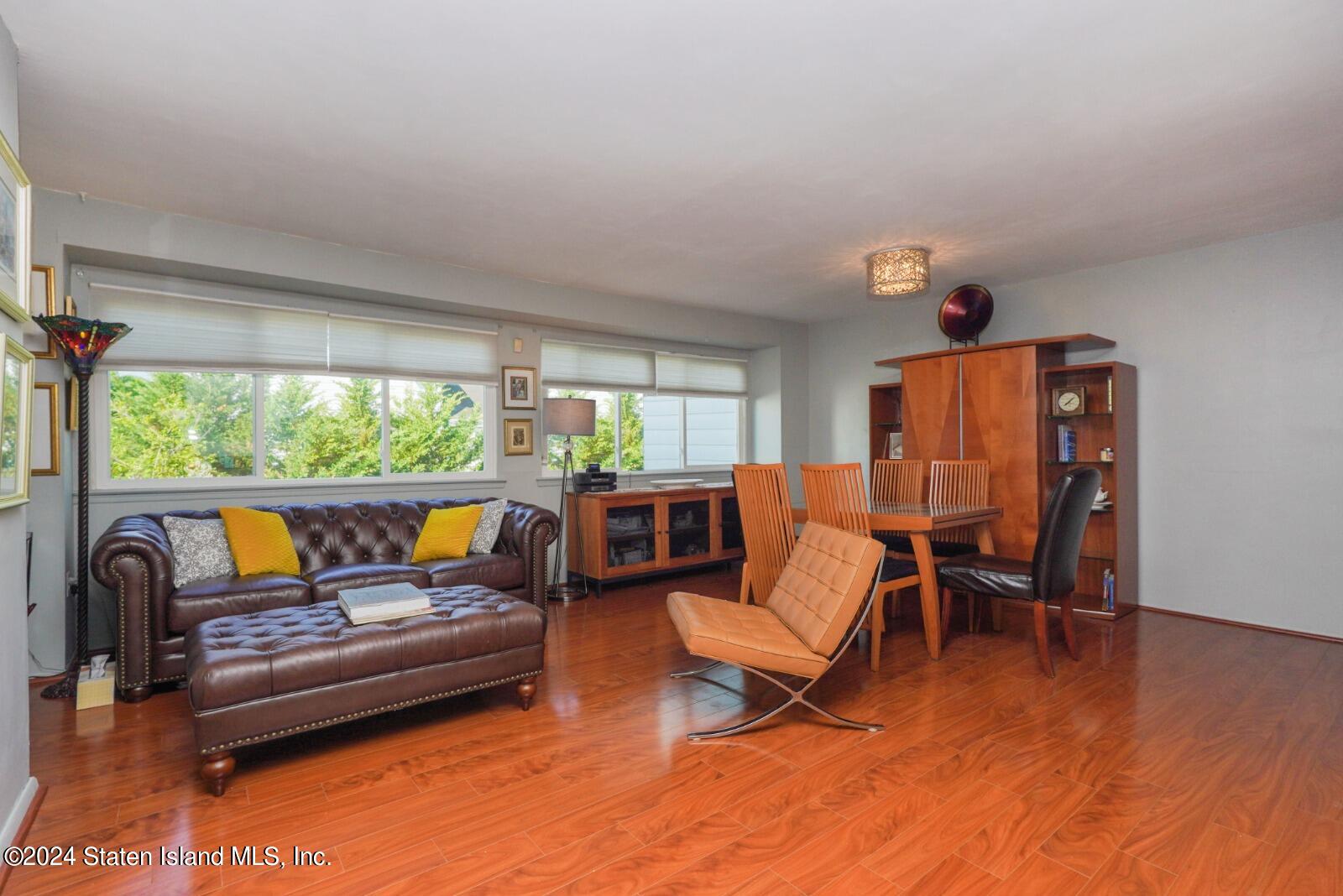 26 Hampton Green, Staten Island, New York image 3