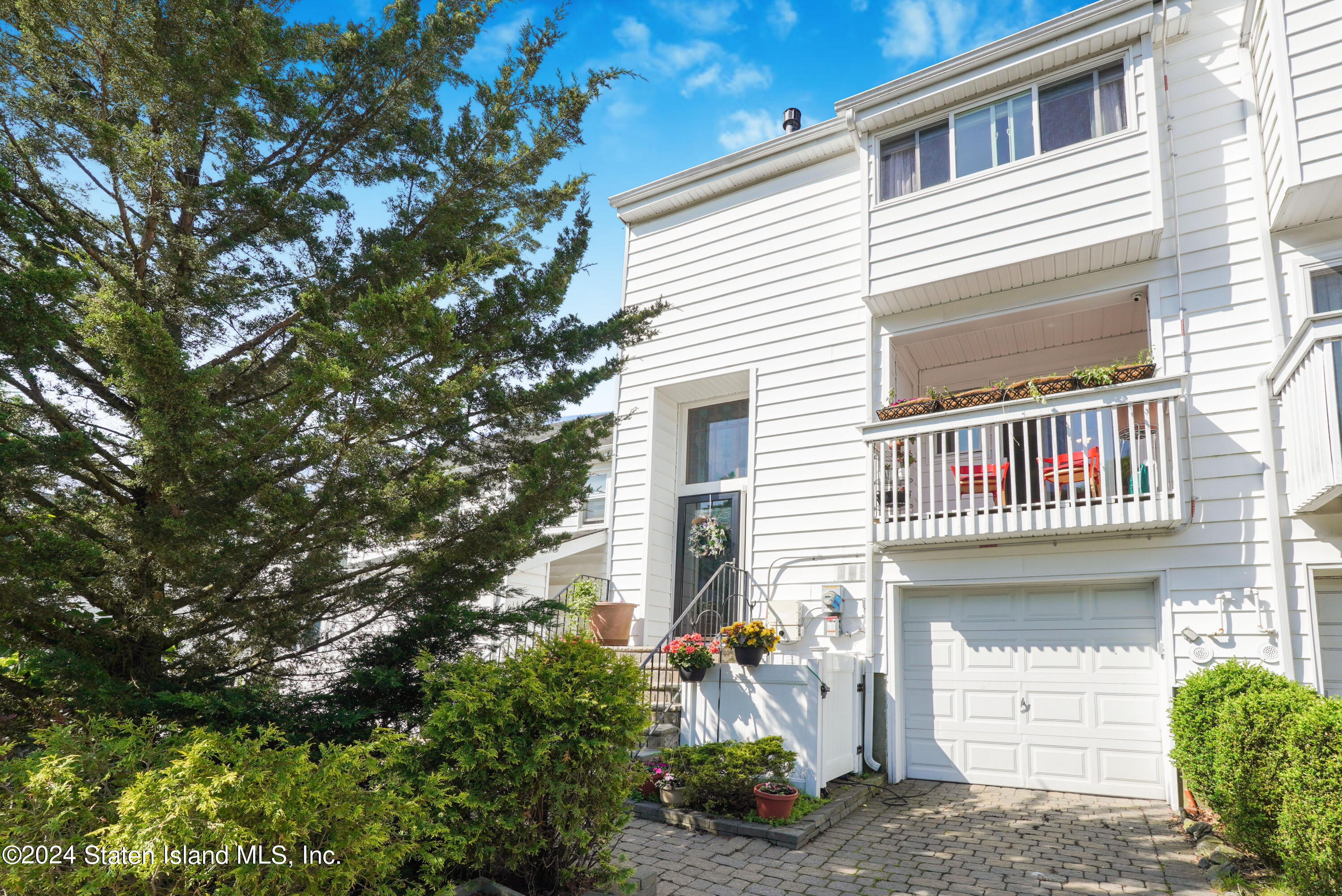 26 Hampton Green, Staten Island, New York image 1