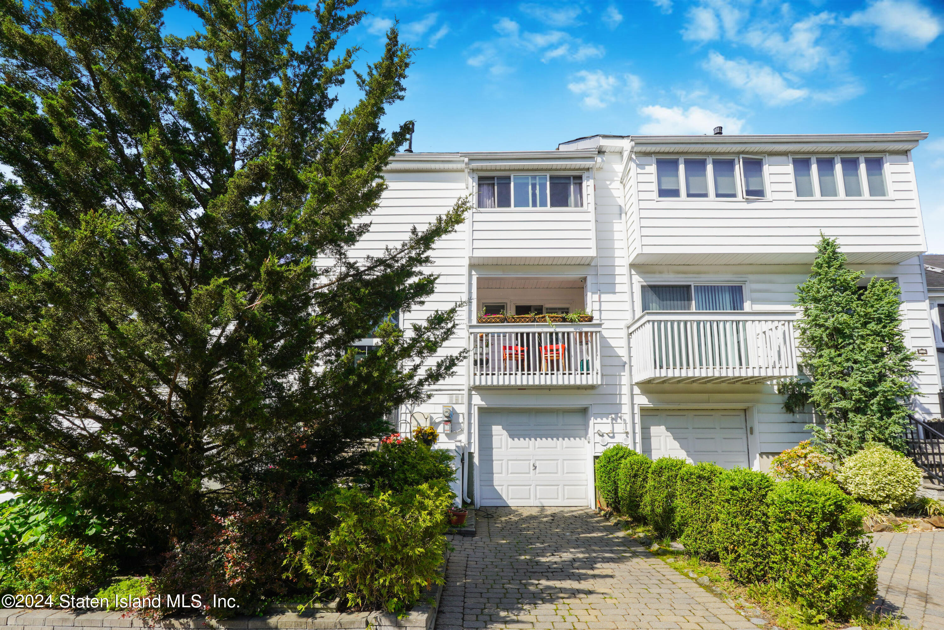 26 Hampton Green, Staten Island, New York image 2