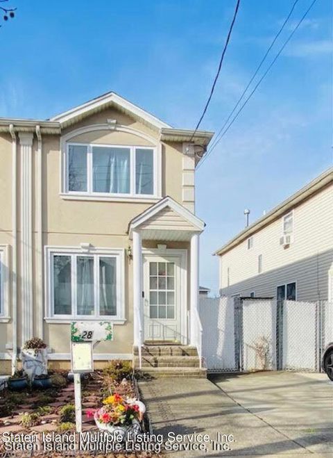 Photo of 28 Linwood Avenue, Staten Island, NY 10305 (MLS # 1164323)