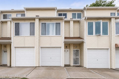 Townhouse For Sale - 33 Mosel Loop<br/> Staten Island, NY 10304