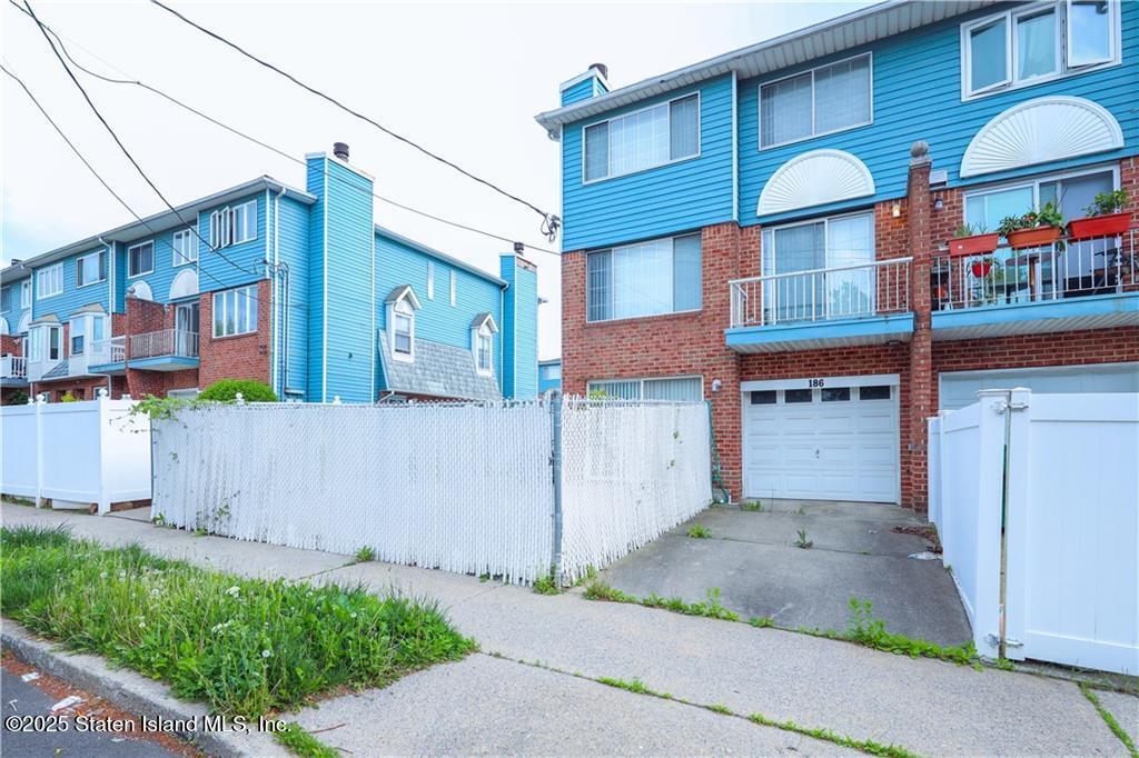 186 Monahan Avenue, Staten Island, New York image 4