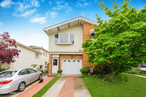 Photo of 31 Hewitt Avenue, Staten Island, NY 10301 (MLS # 2402593)