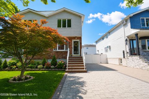 Photo of 66 Alexander Avenue, Staten Island, NY 10312 (MLS # 2602673)